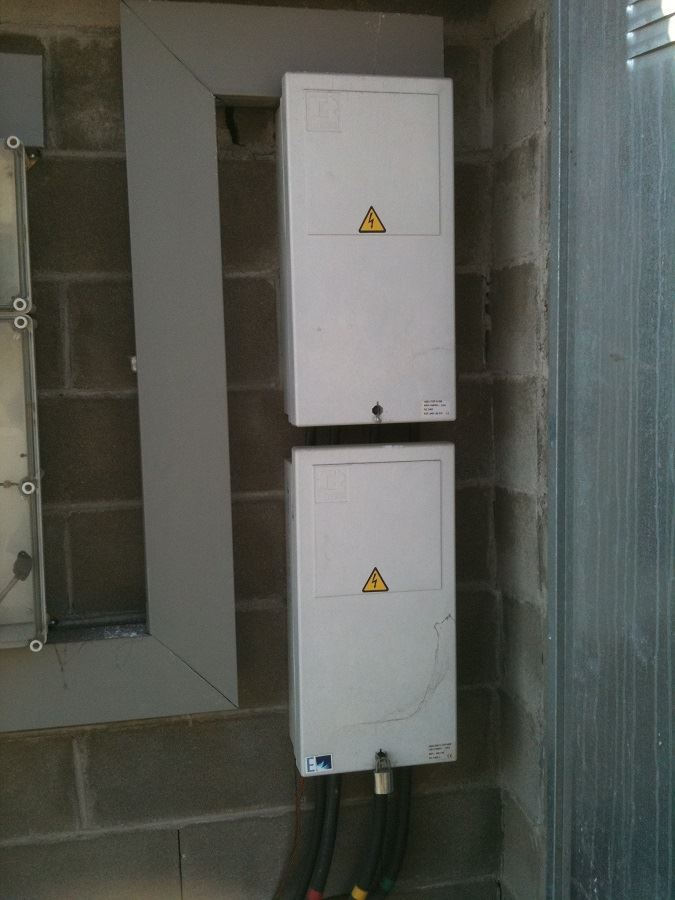 Caja general de protección en nave industrial